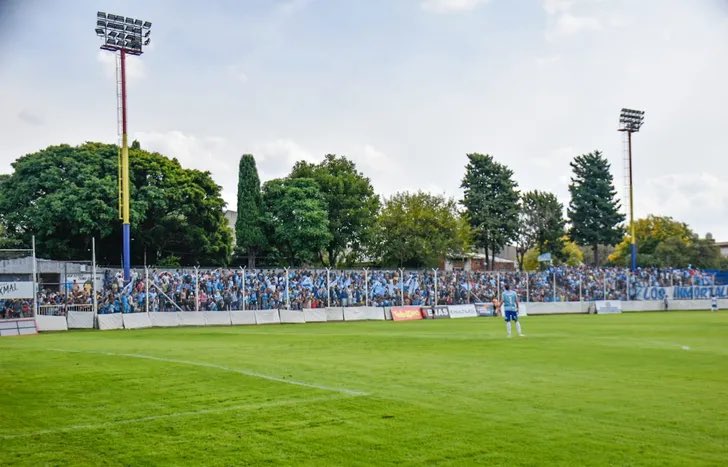 🚨 #AHORA | 🏟️ TOMÁS COSTA, PRESIDENTE DE <a href="/Colegiales1908/">Club Atletico Colegiales</a>, TRAS LA VUELTA DEL PÚBLICO VISITANTE FRENTE A TEMPERLEY

🗣️ "Estamos tranquilos después de la fiesta que se vivió el domingo, pero obviamente hubo mucho trabajo detrás de ese partido y una semana que no dejó de tener un