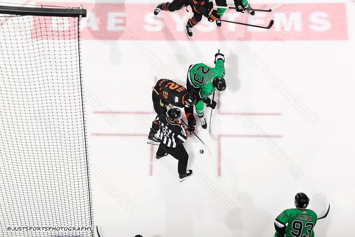 JustSports_AHL's tweet image. 04-17-2026 BINGHAMTON BLACK BEARS vs TOPEKA SCARECROWS

CATWALK MOUNTED AND REMOTELY TRIGGERED CAMERA ABOVE FACEOFF SPOTS

@BlackBearsFPHL
@FPHLScarecrows
@PocketWizard
@CanonUSApro
#pocketwizard
#remotecamera
#RemoteCameras
#makeitpossible
#whereistheremotecamera
#funwithremotes