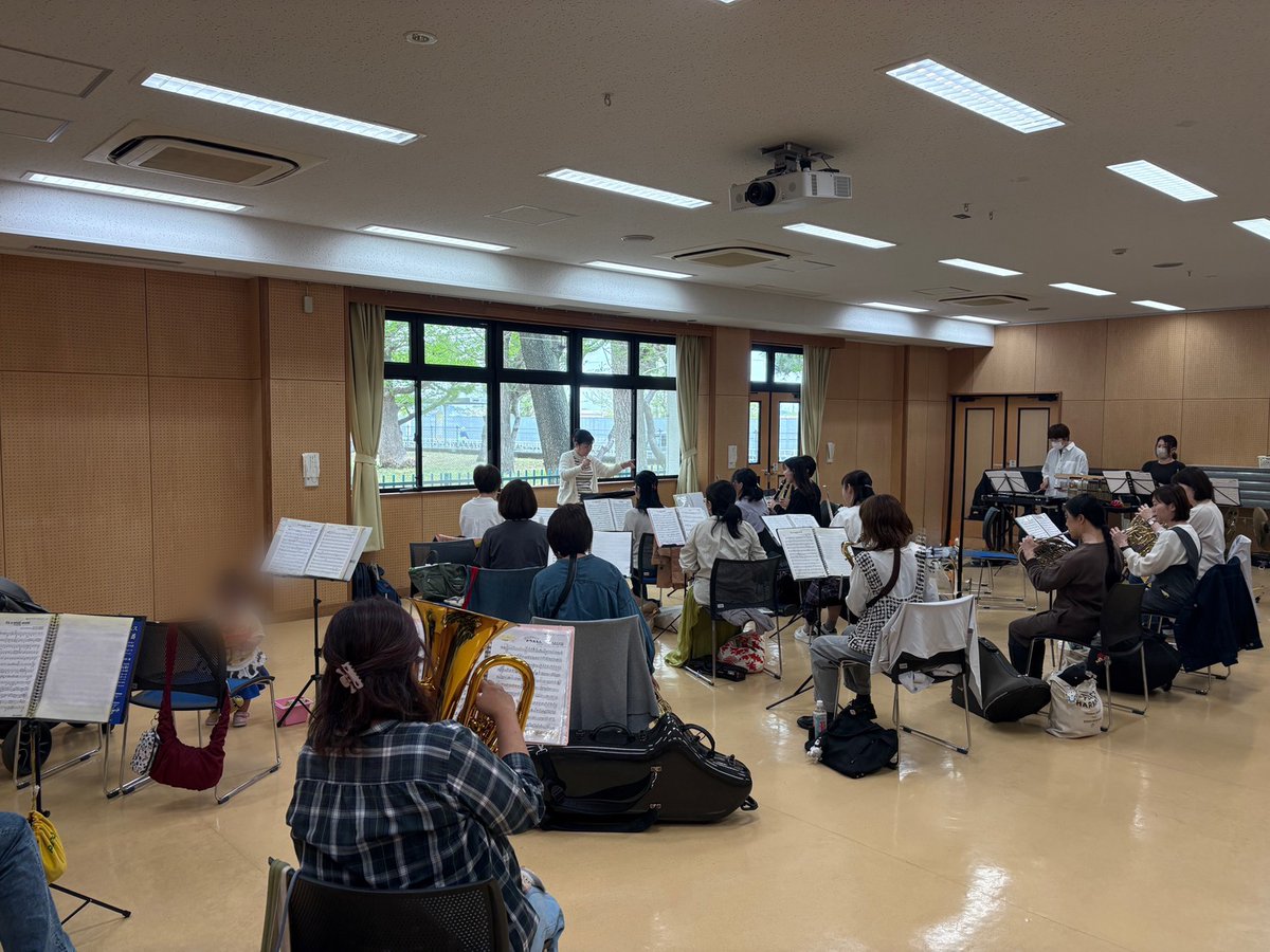 kaedenoko_'s tweet photo. 4/15の練習風景です♪

5月の訪問演奏にむけて

♪カレーライスのうた
♪からだ☆ダンダン
♪小さな世界
♪夢をかなえてドラえもん
などを練習しました

お子さまタイムは絵がとび出して見える絵本の読み聞かせでした。

楓の子マザーズバンドでは一緒に活動してくれるメンバーを募集中です。 https://t.co/sTBobmyI05