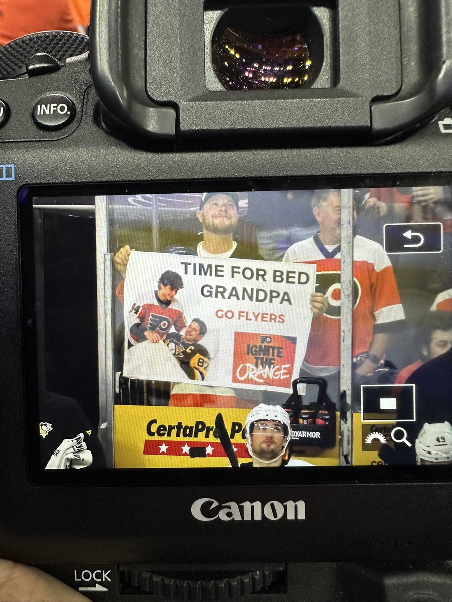 flyersgirl38's tweet photo. Crying. Haha https://t.co/J9KZotqzVG