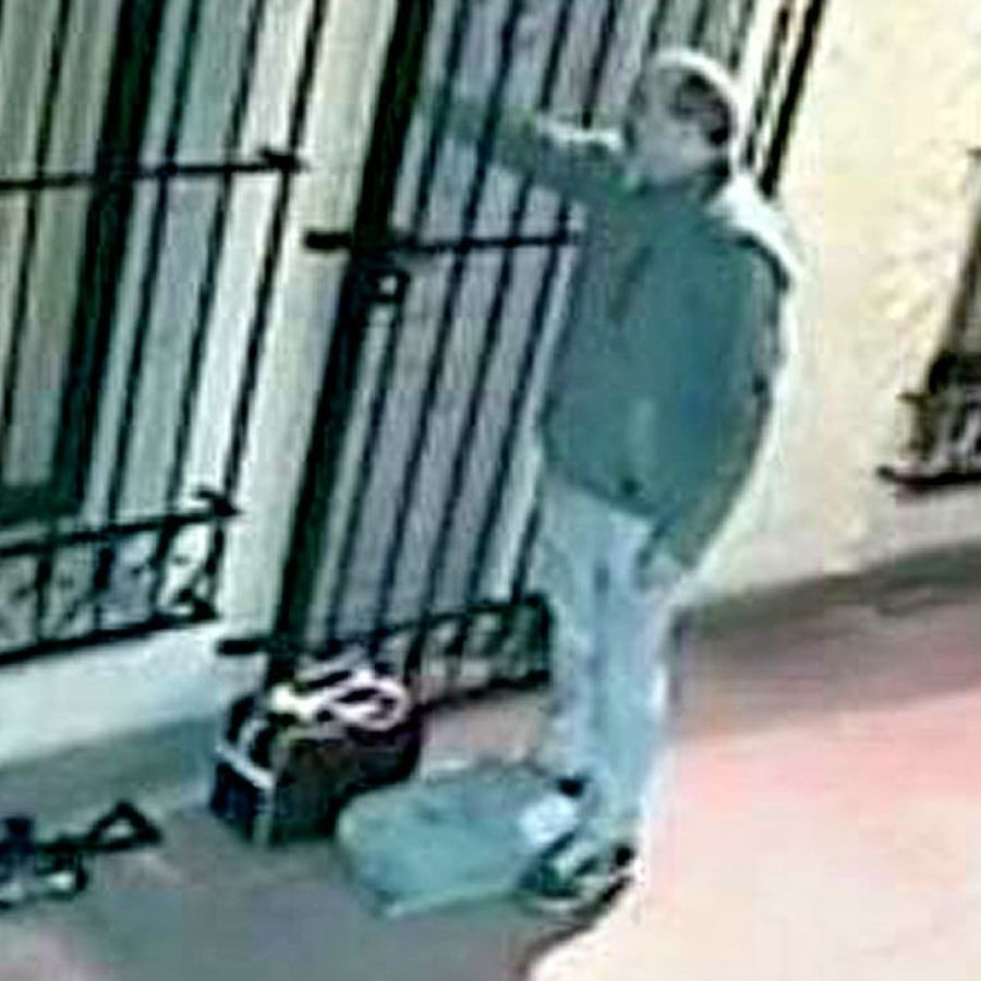 Que todos conozcan a Silvio Robles.

👉 Amigo y vocero de Ricardo Jaime (preso por corrupción) 

👉 Amigo de José Lopez (el de los bolsos en el convento)

👉 Denunciado por 4 gobernadores

Rosatti lo PUSO A DEDO en la CSJN. Todo DEMASIADO TURBIO.