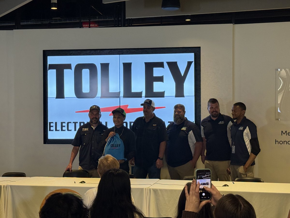 ACEHSprincipal's tweet image. Another amazing CTE Signing Day in the books! 31 ACE@HS students participated today - congrats to all #ProudPrincipal @macbeaton2 ⁦@HenricoCTE⁩