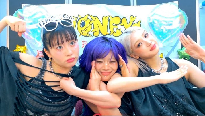 τσМσ🌹🐝 tweet media