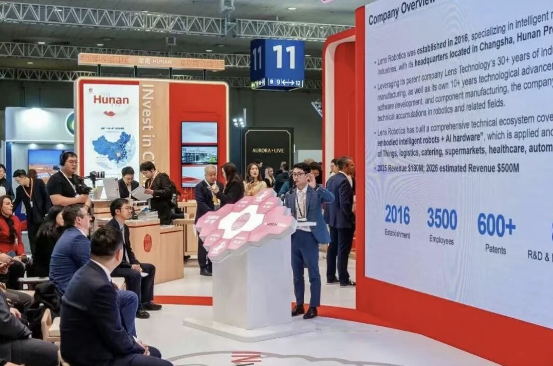 ChangshaCity's tweet image. Think factories are boring? Changsha says otherwise.

At HANNOVER MESSE 2026:
🤖 Humanoid robots
🐶 Robot dogs
⚙️ Smart manufacturing at full power

Industry can be cool.

Changsha: not just spicy food—seriously smart making.

#Changsha #MadeInChina #IndustryCanBeCool