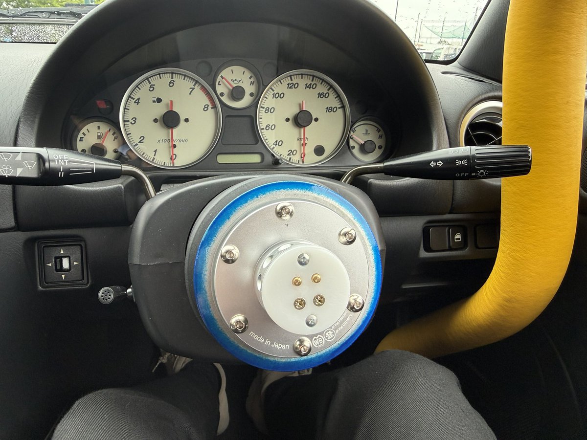 嫁ちゃんにロド乗り降りがしにくい
と言われたのでオートサロンの時に買った
Works Bell さんのラフィックス導入
快適だぁ