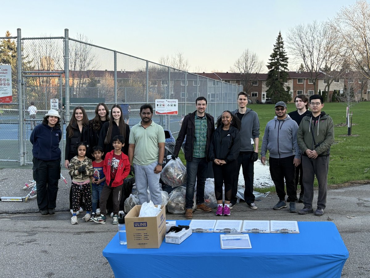 JohnKovac4's tweet image. Doing our part to keep #Ward4 neat and tidy 🌿 Joined the Stonebrook Park clean-up this #EarthDay2026 — grateful for the residents who showed up and the volunteers who made it all happen! 💚