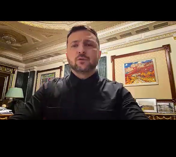 crivan65's tweet image. 100% FAKE (comme d’habitude) 😡

NON ! Des tableaux de Maître volés en #Italie, n’ont pas été retrouvés dans le bureau de #Zelensky !

Encore la #Russie et sa propagande a deux balles 🙄

#Ukraine 

Video originale 👇
youtu.be/3J4NXfjcuFg
