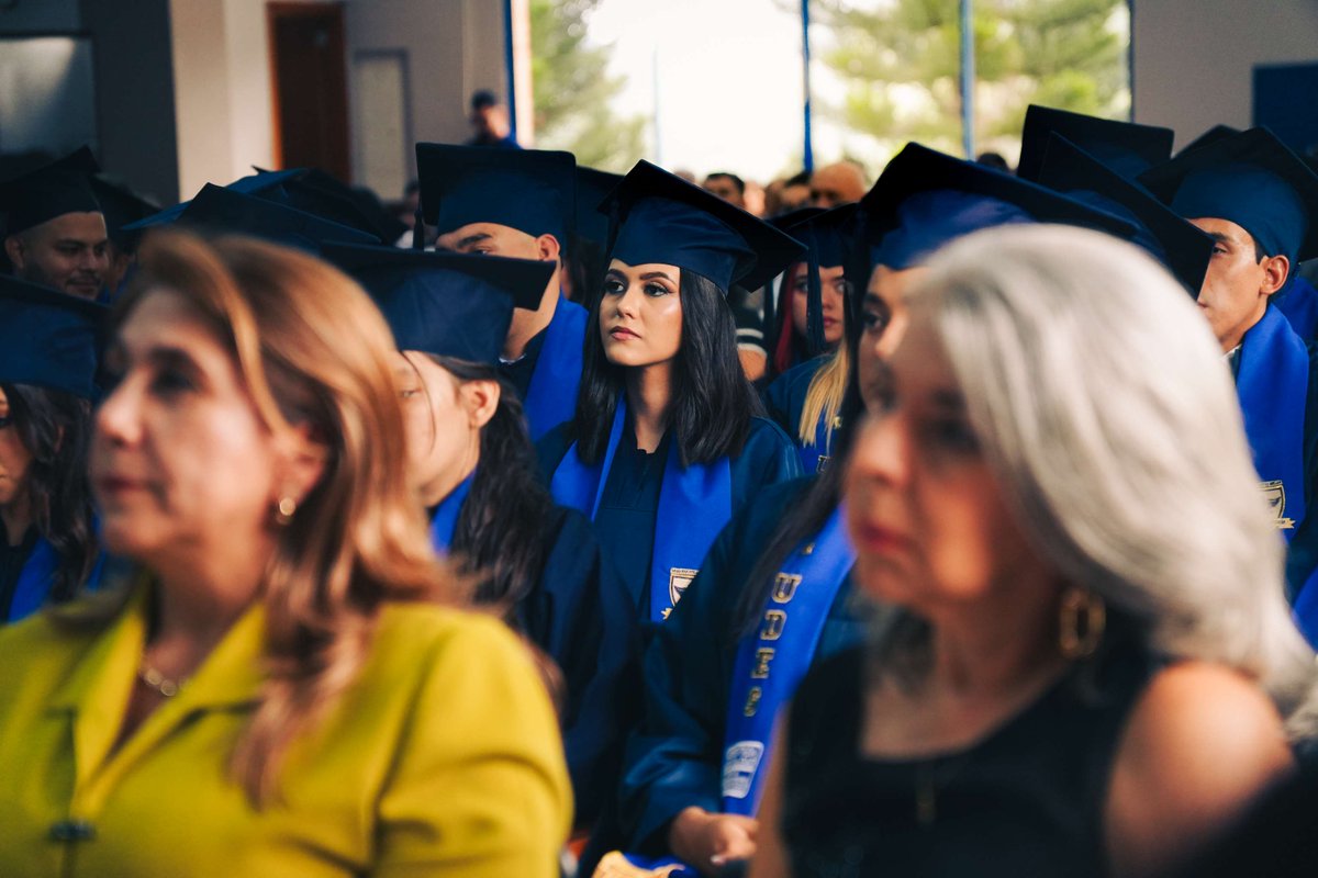 udes_oficial's tweet photo. #OrgulloUDES | 🎓✨ Un día que queda para siempre
Una ceremonia llena de orgullo, sueños cumplidos y nuevos comienzos 💙 https://t.co/LFpDhlwD6h