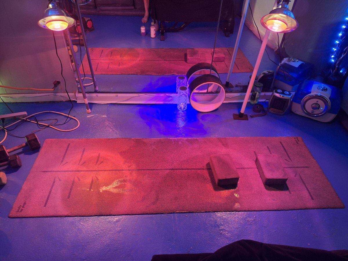 HomeHotYoga's tweet image. Arm workout using supersets followed by a complimentary heated Yin yoga sequence under red lights. Pure bliss. #HotYoga #YinYoga