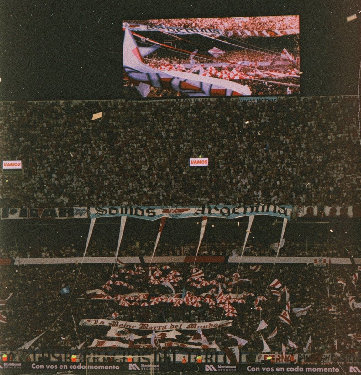 Pasan los años, pasan los jugadores
Pero lo que no pasa, River es mí pasión.