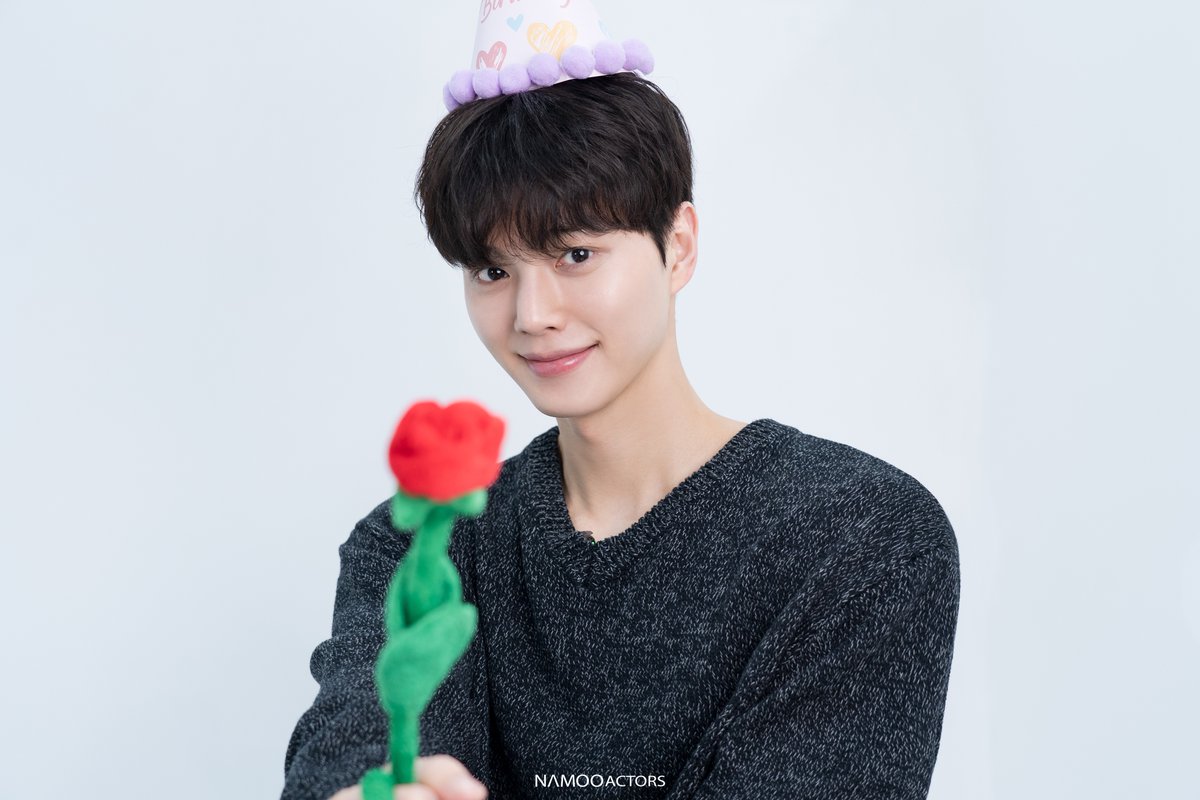 [#MOOD] 💿 𝑁𝐴𝑀𝑂𝑂:𝐷𝑅𝐼𝑉𝐸

송강의 달이 돌아왔다!!🍡

오늘 송강 배우 생일 기념
축하해 주는 송편이들에게
선물 주는 거 이지까까bro~🎁

#송강 #Happy_SONGKANG_Day #SONGKANG #NAMOOCONTENTS #Our32ndSpringWithSongKang