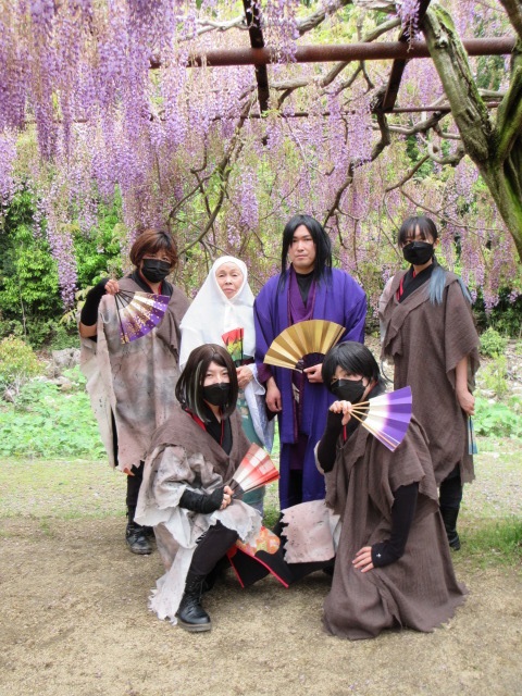 art_yume's tweet photo. 4/26（日）11時から12時まで。和気町藤公園での藤祭りの野外ステージにて剣舞ショーを行います。今年の演目は『清麻呂を守った三百頭の猪』です。20分の演目を休憩を挟んで二回上演します。（わけ剣舞劇団和花藤会） https://t.co/f7CIlg391x