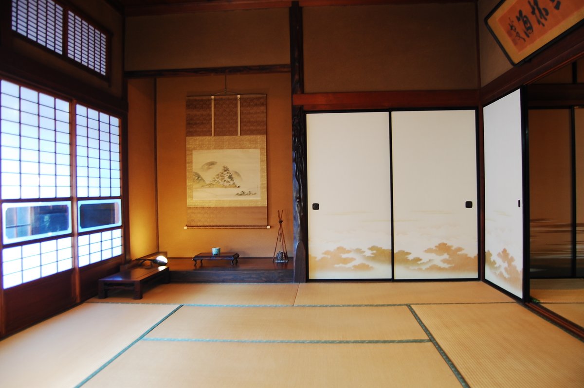 CosCotta's tweet photo. #スタジオ松村記念館 は大正時代の建築物で、国指定文化財にも登録されている本物の古民家です。 スタジオから徒歩2分 ばんな寺や足利学校へのお出かけ撮影もＯＫ！ #鬼滅の刃 や #刀剣乱舞 など和装コスプレに最適なロケーションです。無料駐車場あり。https://t.co/jSCCmSwOiO https://t.co/JnKx0YkCCA