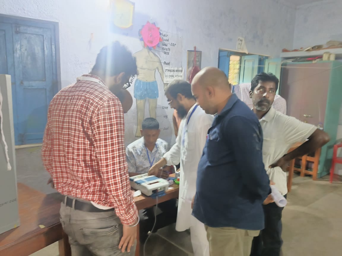 CEOWestBengal's tweet photo. Mock Poll conducted polling stations under Raninagar AC of Murshidabad district of West Bengal.
#WBLA2026 #MockPoll
@ECISVEEP
@SpokespersonECI
@PIBKolkata
@airnews_kolkata
@MurshidabadDm https://t.co/exd7h9Ndf2