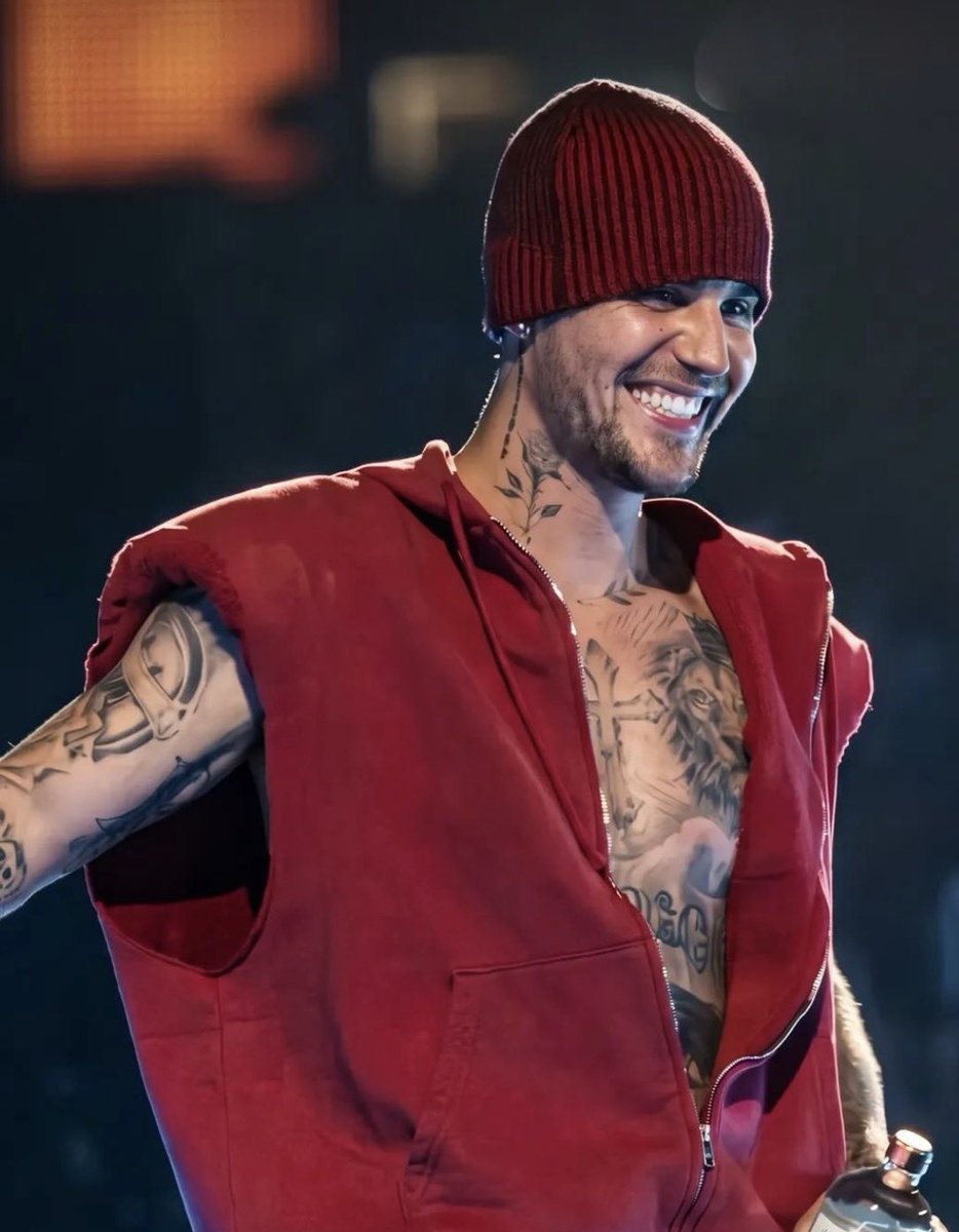 jxstinfernet's tweet photo. con esa carita le perdono todo hasta los shows cancelados lo juro y de rodillas le digo que me perdone a mi https://t.co/WqAOTJPVuJ