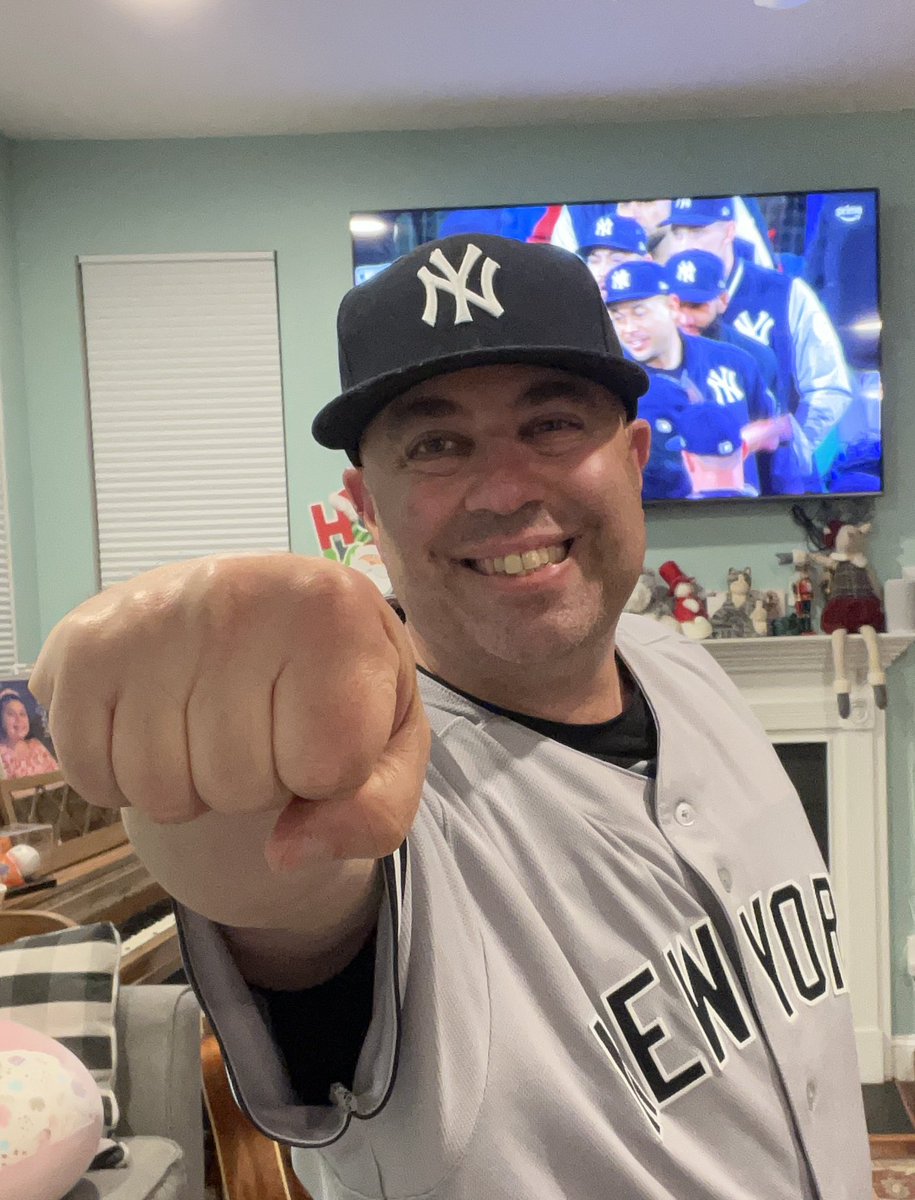 Muzixndmd's tweet image. YANKEES WIN!! poised to sweep. ranger.Suarez regressed &amp;amp; the NYY took advantage.5th #YankeesTwitter. #RepBX. Best news of the day? NYY. ARE FINALLY GETTING ALTERNATIVE CAPS &amp;amp; UNIFORMS..
