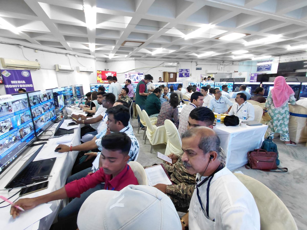 CEOWestBengal's tweet image. Integrated Command &amp;amp; Communication Centre with webcasting feedback at Uttar Dinajpur district of West Bengal.
#WBLA2026 #WebCasting #ControlRoom 
@ECISVEEP
@SpokespersonECI
@PIBKolkata
@airnews_kolkata
@UttarDm