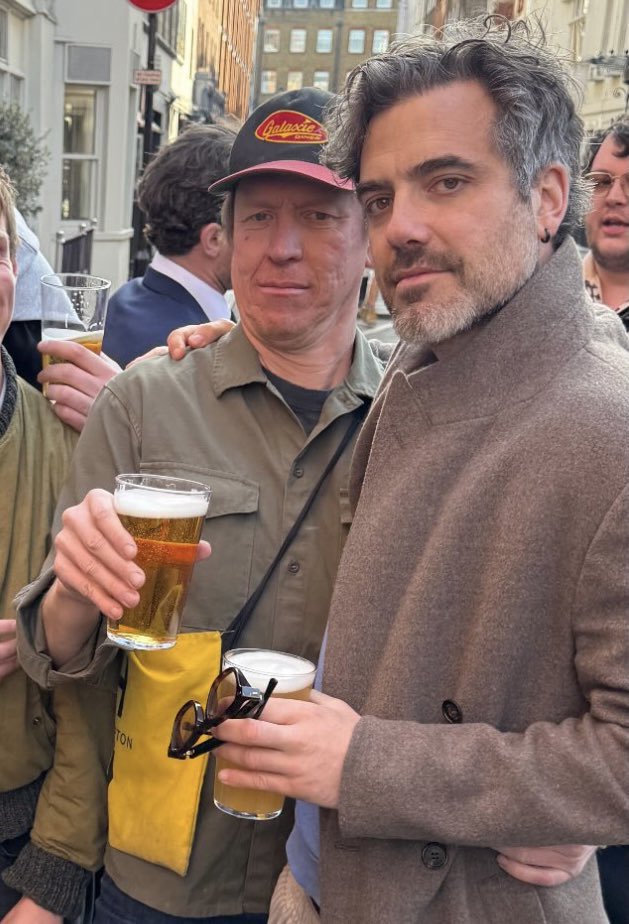 mamamo___m's tweet photo. WHERE IS BERTIE⁉️
SAM NEEDS HIS OTHER ALPHA‼️
#gay #dadas #samspruell #danielings #bertiecarvel #theyredefinitelygay #alphas https://t.co/sueEtqn09B