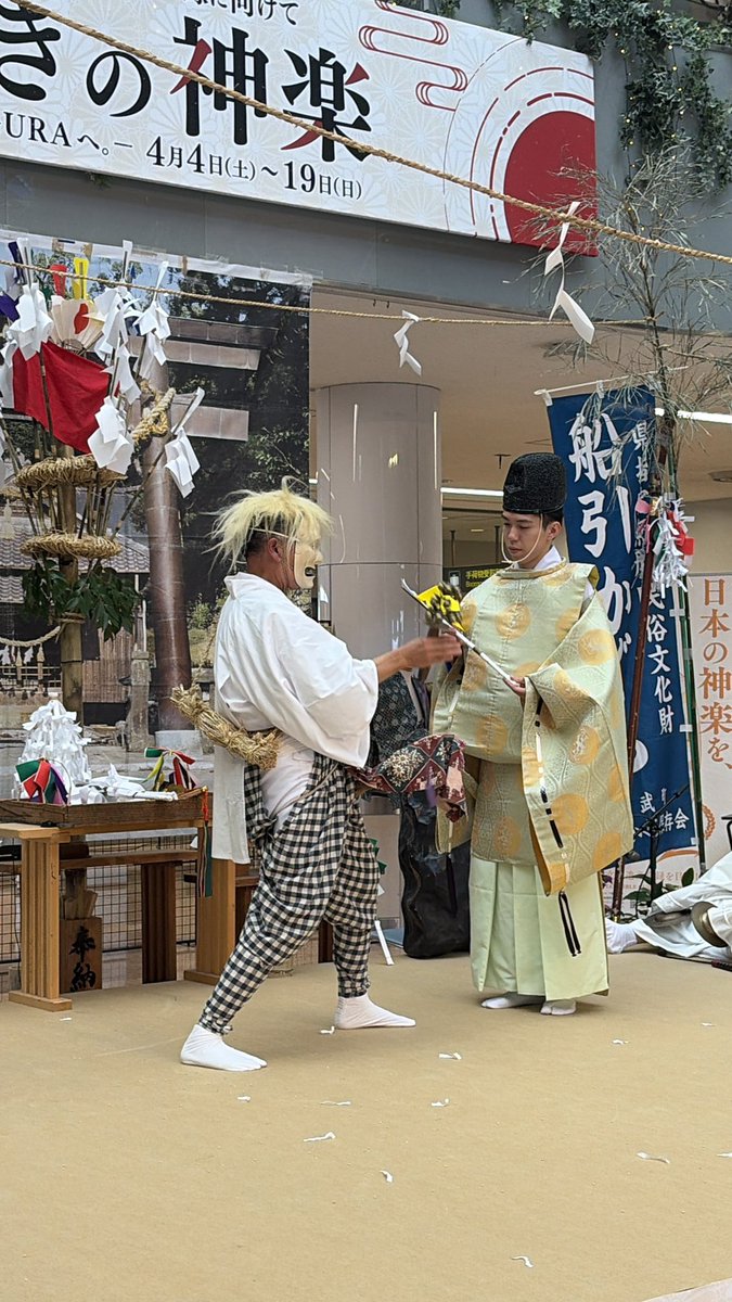 宮崎ブーゲンビリア空港にて船引神楽奉納
4月18日（土）､宮崎空港において､ユネスコ無形文化遺産登録に向けたイベント「宮崎の神楽」公演にて､船引神楽を奉納いたしました。
当日は午前・午後あわせて約4時間にわたる公演となり、多くの皆様にご観覧いただきました。