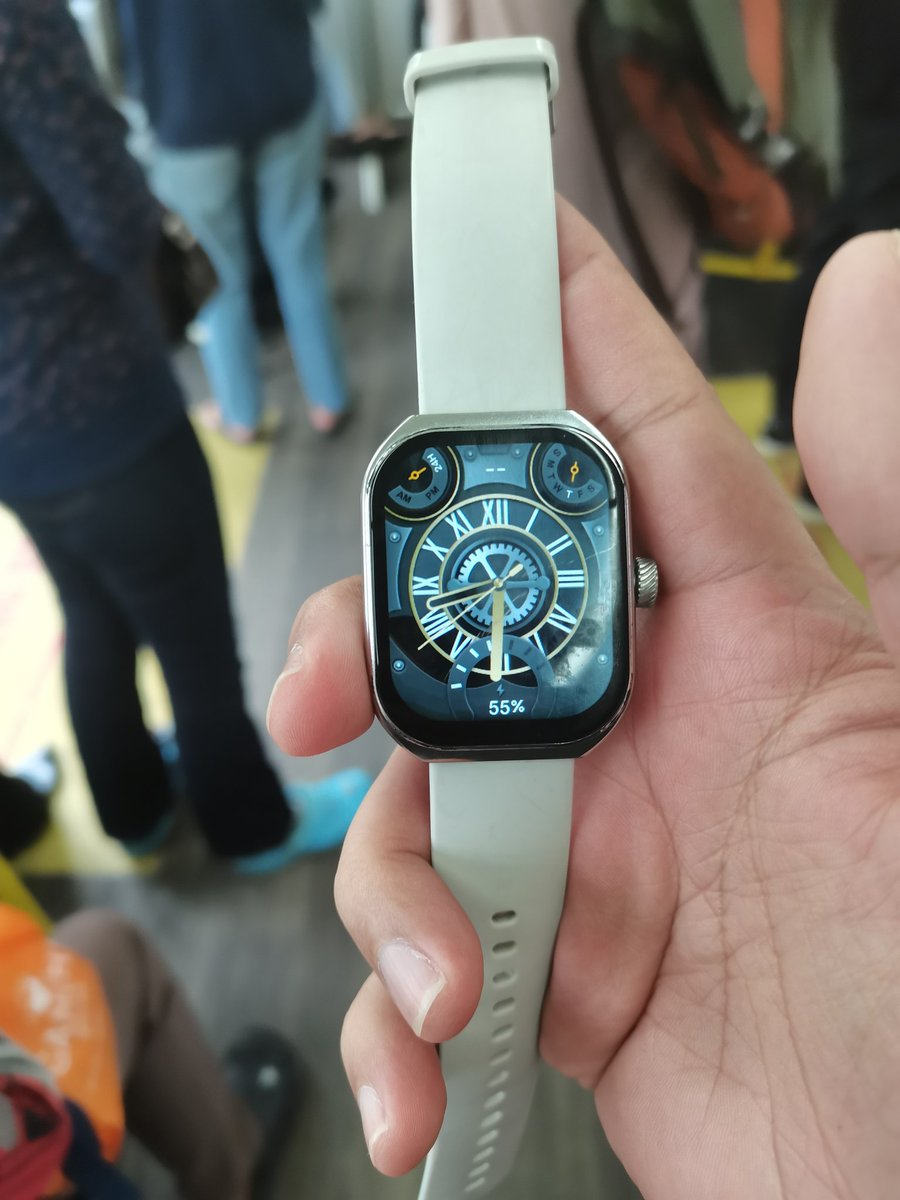marbakri86's tweet photo. Min, saya menemukan smartwatch di TJ 14 dari Halte Jaga Jakarta saya kasih ke petugas di halte Toyota Rangga @PT_Transjakarta https://t.co/Cbig4RylYc