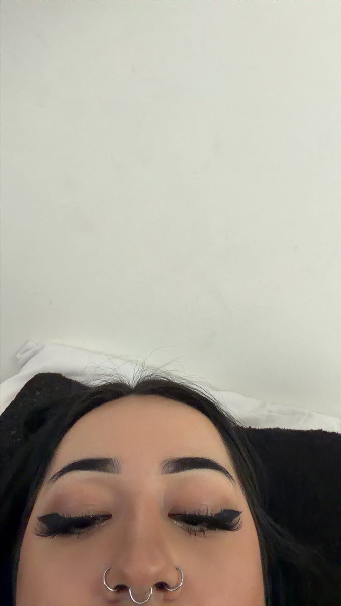 Ari ♡ MAY 1 🎂 tweet media