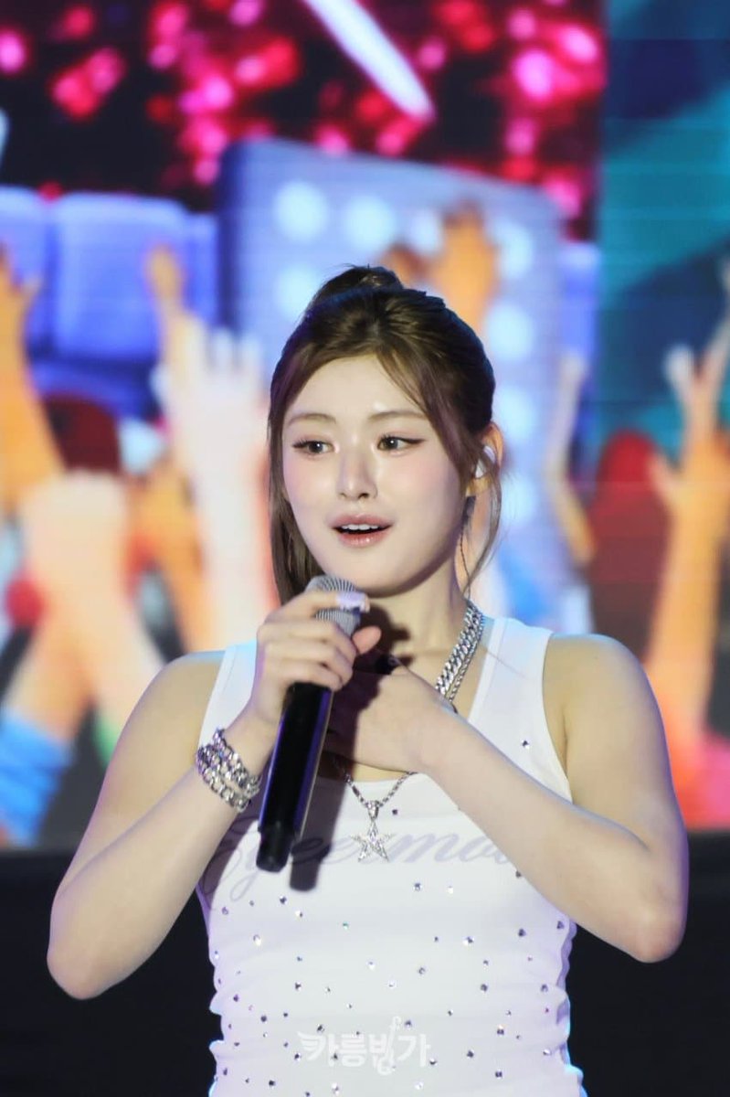 SeoulVibeHub's tweet image. FIFTY FIFTY's Athena   #FIFTYFIFTY #Athena