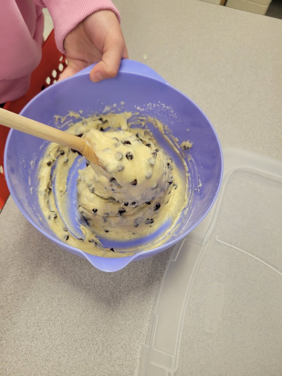 Anderson_FCS's tweet image. These may have been the BEST chocolate chip muffins I have EVER had!! Wow!! #CookingClass #AHSisFamily