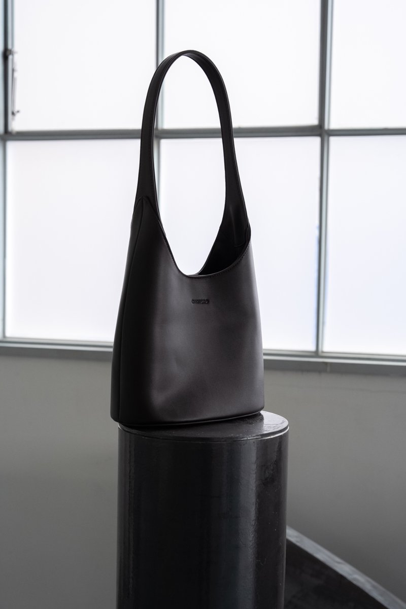 不動の人気を誇る 「beetle bag」シリーズ に、待望のスモールサイズが