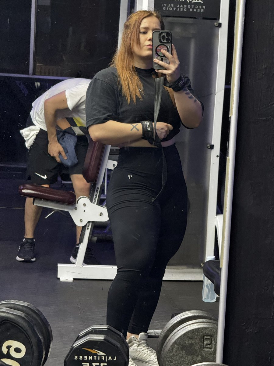 CesyHi's tweet photo. Me siento poderosa 💪🏻 #gym https://t.co/o1yXbTMofI