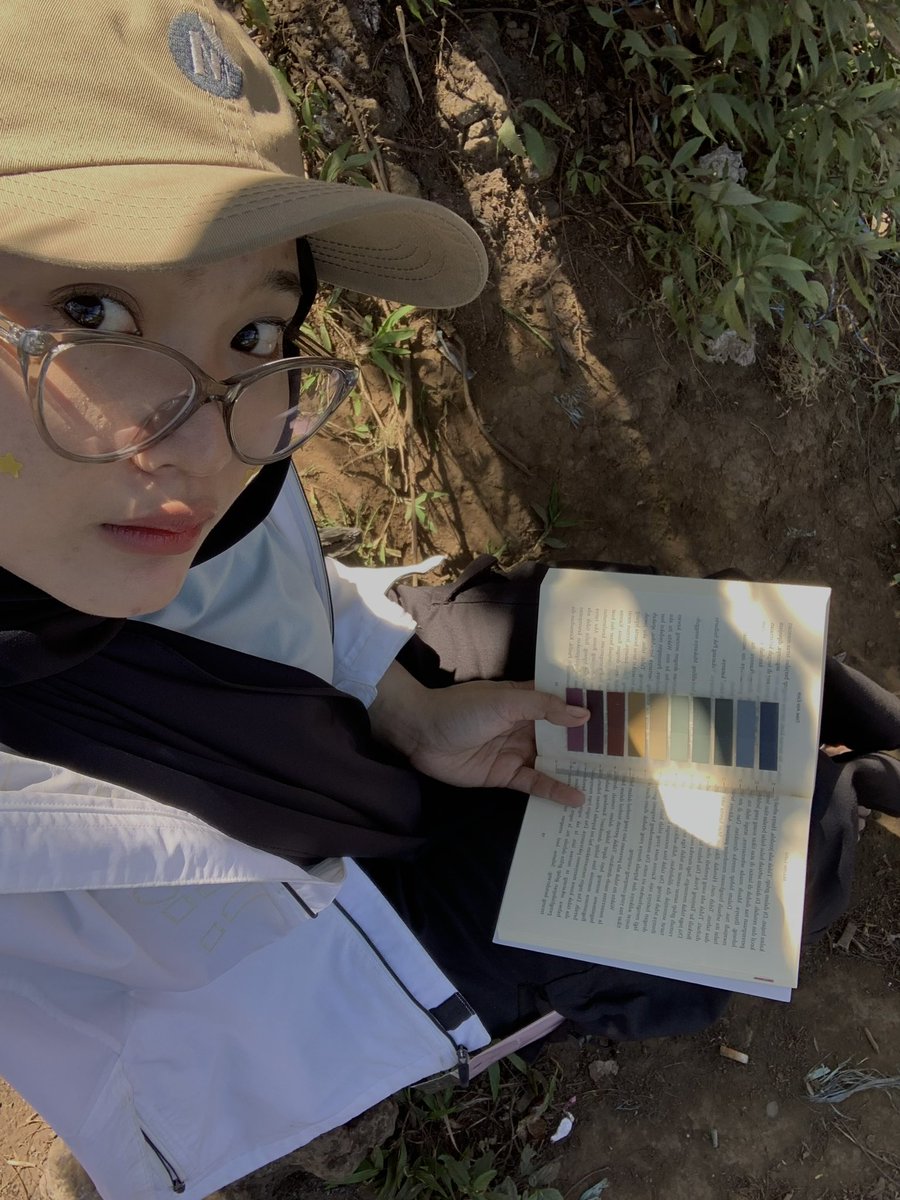 alviapoppy_'s tweet photo. Cuma perlu satu buku untuk jatuh cinta pada membaca. Cari buku itu, dan mari jatuh cinta! 

Selamat Hari Buku Sedunia📚 https://t.co/rA8Uy5YA19