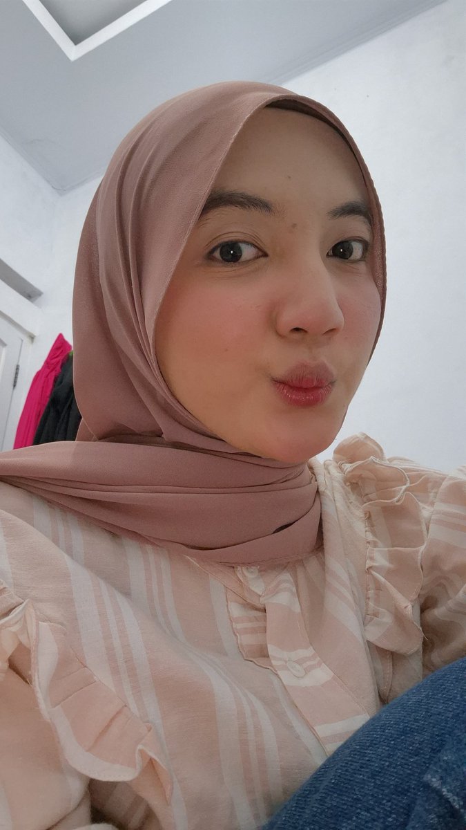 yepsalma's tweet photo. met pagiiii... hari ini pinky pinkyyy https://t.co/s1KSx6xCjo