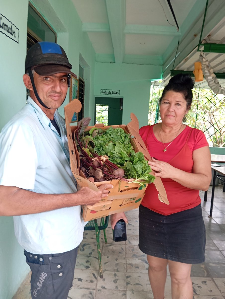 Se realiza donación de hortalizas de la UEB Orlando Castañeda desde su miniorganiponico demostrativo El Principito a los centros priorizados del municipio #LaSierpe #SurDelJíbaro 

<a href="/AlexisLorente74/">Alexis Lorente Jiménez</a> 
<a href="/Carlos_GRguez/">Carlos Gutiérrez Rodríguez</a> 
<a href="/DeivyPrezMartn1/">Deivy Pérez Martín</a> 
<a href="/OsmelO3/">Osmel O</a>