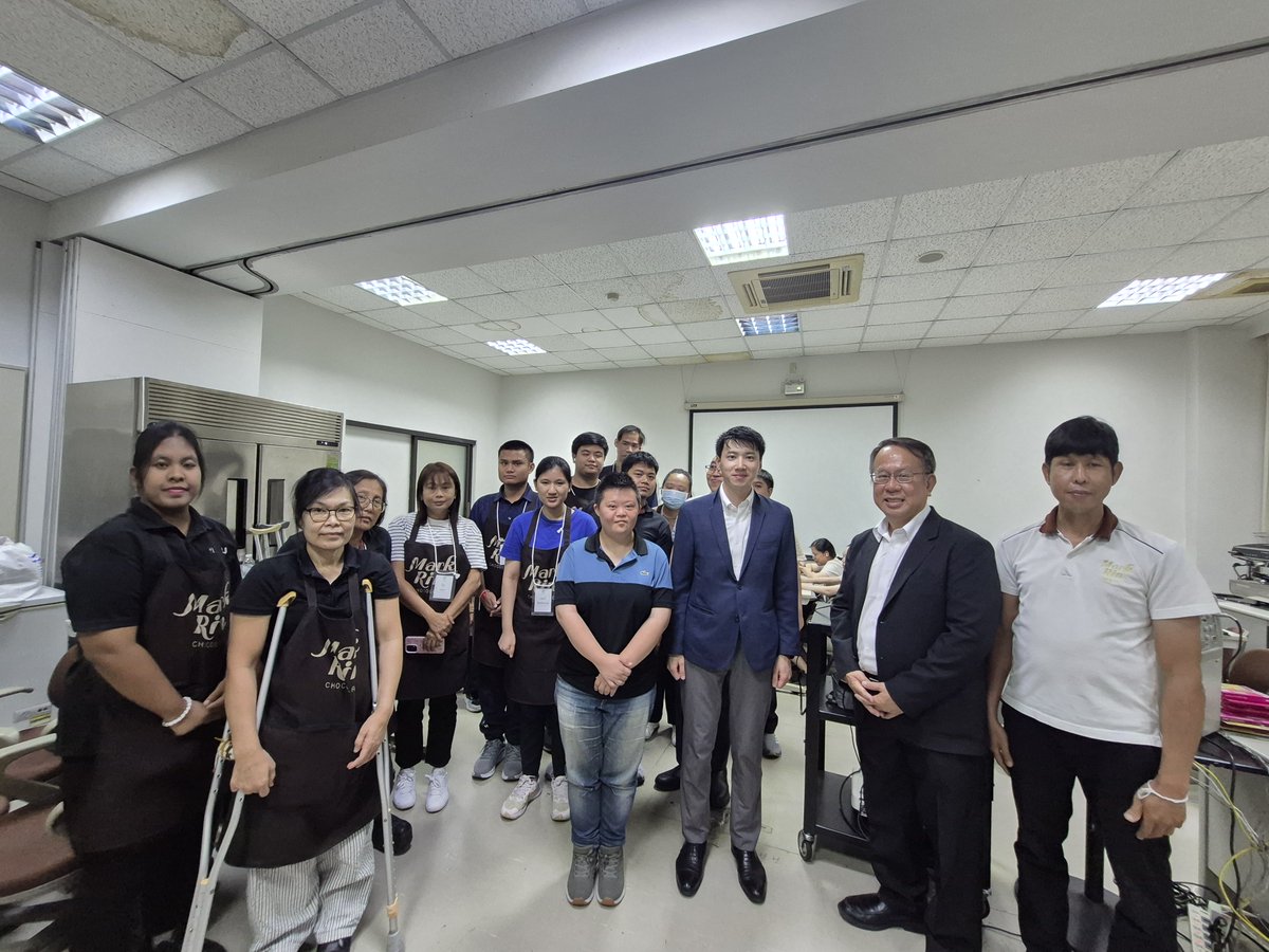 APCDAsiaPacific's tweet image. 🤝 The Japan External Trade Organization (JETRO) Bangkok's Mr. KAMIESU Yuki visited APCD on 22 April 2026, meeting Mr. Piroon Laismit to explore collaborations &amp;amp; toured APCD60+ vocational training projects! 💪 #APCD #JETRO #DisabilityInclusion