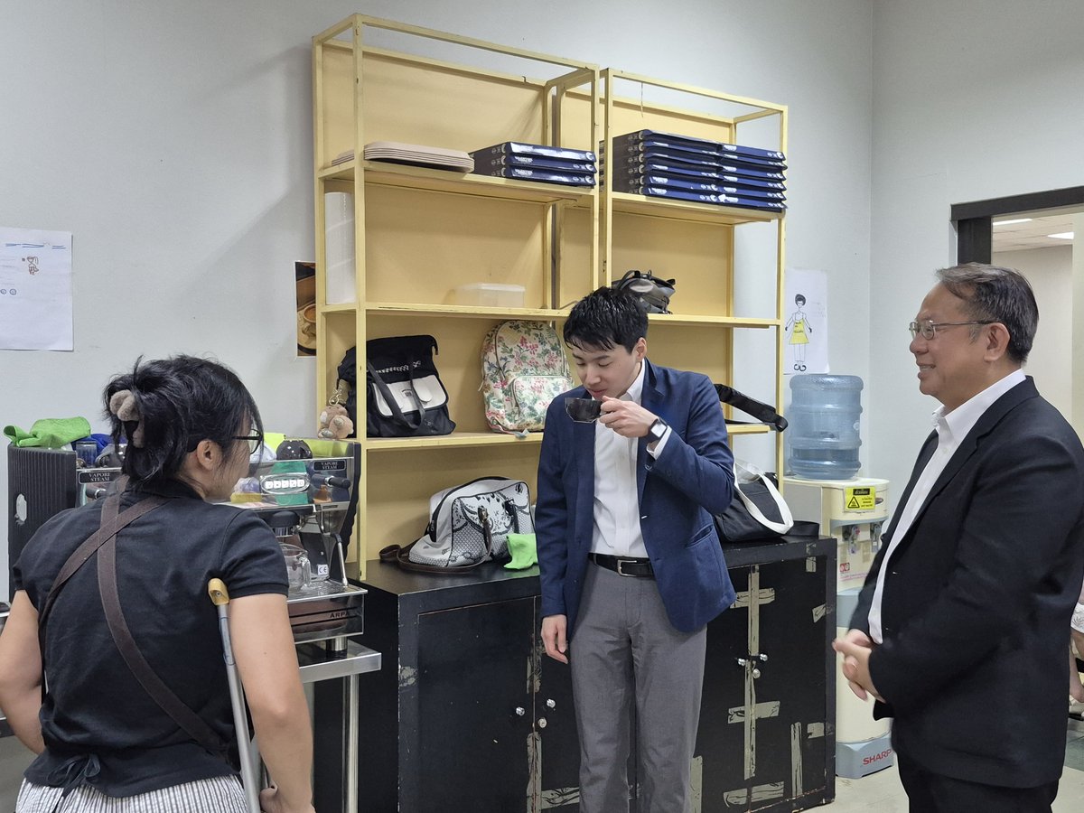 APCDAsiaPacific's tweet image. 🤝 The Japan External Trade Organization (JETRO) Bangkok's Mr. KAMIESU Yuki visited APCD on 22 April 2026, meeting Mr. Piroon Laismit to explore collaborations &amp;amp; toured APCD60+ vocational training projects! 💪 #APCD #JETRO #DisabilityInclusion