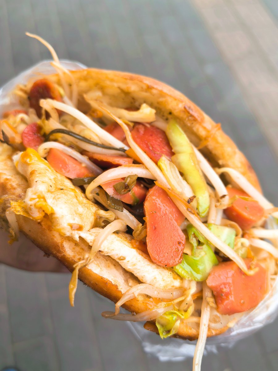xiaoyihuFo's tweet image. I recently traveled to Nanyang City in Henan Province. This city is full of vitality, with many affordable and delicious street snacks available.😋
#Henan
#delicacy