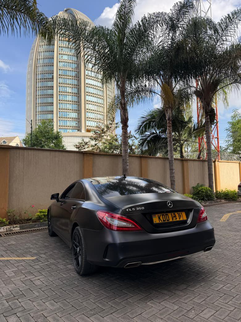 JaMtoka's tweet photo. - 2015 Mercedes Benz CLS350 🇩🇪 (C218)
- KSh2.7 Million 
- Fuel Tank: 59L
- 15-18km/litre
- Mileage: 99,403km
- Location: Nairobi 🇰🇪 
- +254733665551 (WhatsApp)
- sales@beyondtarmac.co.ke 

- 3.0-litre V6 Turbocharged Diesel (OM642)
- 255bhp @ 3600 rpm
- 620Nm @ 1600-2400 rpm 🔥 🔥 
- 9 Speed AT (9G-TRONIC)
- RWD

- 9 Airbags 
- ABS 
- Active Bonnet for Pedestrian Protection 
- Attention Assist 
- Blind Spot Assist 
- Brake Assist 
- Distronic Plus 
- ESP
- Lane Keeping Assist 
- LED Daytime Running Lights
- PRE-SAFE 
- Stability Control 
- Traction Control 

- COMAND System with 8" Colour Display 
- Hard-drive Navigation 
- FM/HD Radio 
- CD/DVD Player 
- Bluetooth Connectivity 
- Media Interface 
- Voice Control 
- SD Card Slot
- 10 Speaker Audio System 
- 2X USB-A Ports 

- Alloy Wheels 
- 4 Leather Seats 
- Sunroof 
- Wing Mirror Blinkers