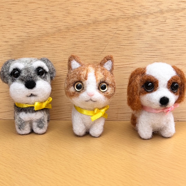 今日の17:30～販売開始します😊
新作マスコット、2頭身でまあるい感じの可愛い子たちです。羊毛フェルトアニマルマスコット②（シュナウザー、猫、ビーグル） minne.com/items/45362405 #minne #羊毛フェルト #シュナウザー #猫 #ビーグル #ハンドメイド
