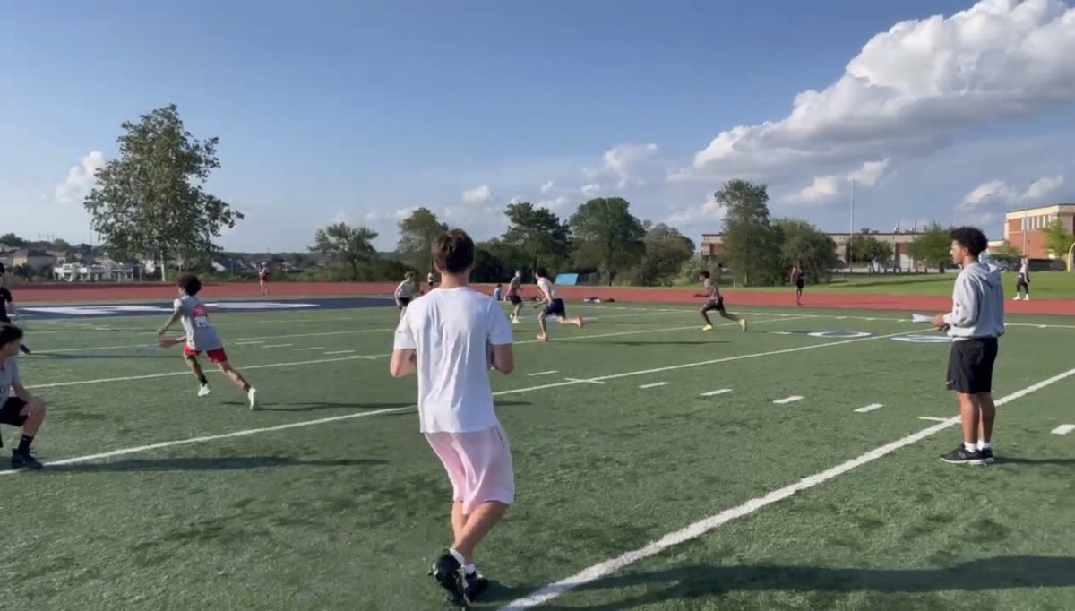 DagoatBxa's tweet photo. Working with Tejeda athletes today. #Fullcircle https://t.co/bDuu8vbWcy