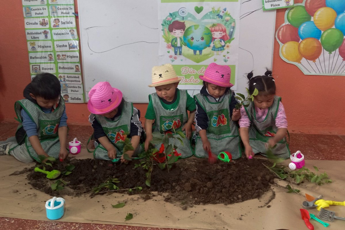 somossbs's tweet image. En el marco del Día de la Tierra🌎, las niñas y niños del #CAI Concepción Tutuapa🏡, San Marcos, realizaron distintas actividades para tomar conciencia de la importancia de cuidar nuestro planeta🌿.

#VocesSBS #RelatoSBS #HistoriaSBS #Guatemala #Discapacidad #Familia #niñez