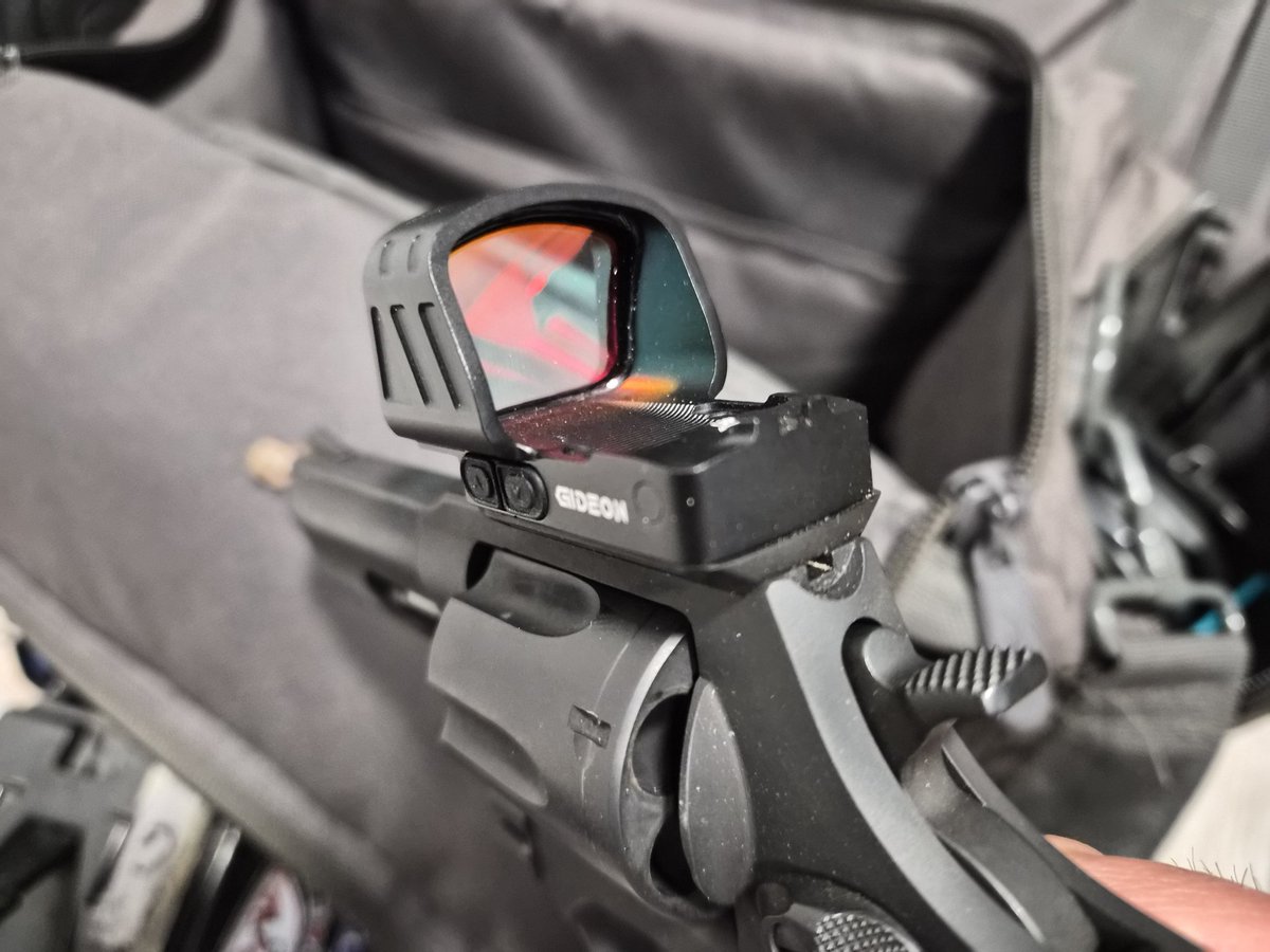 GideonOptics tweet media