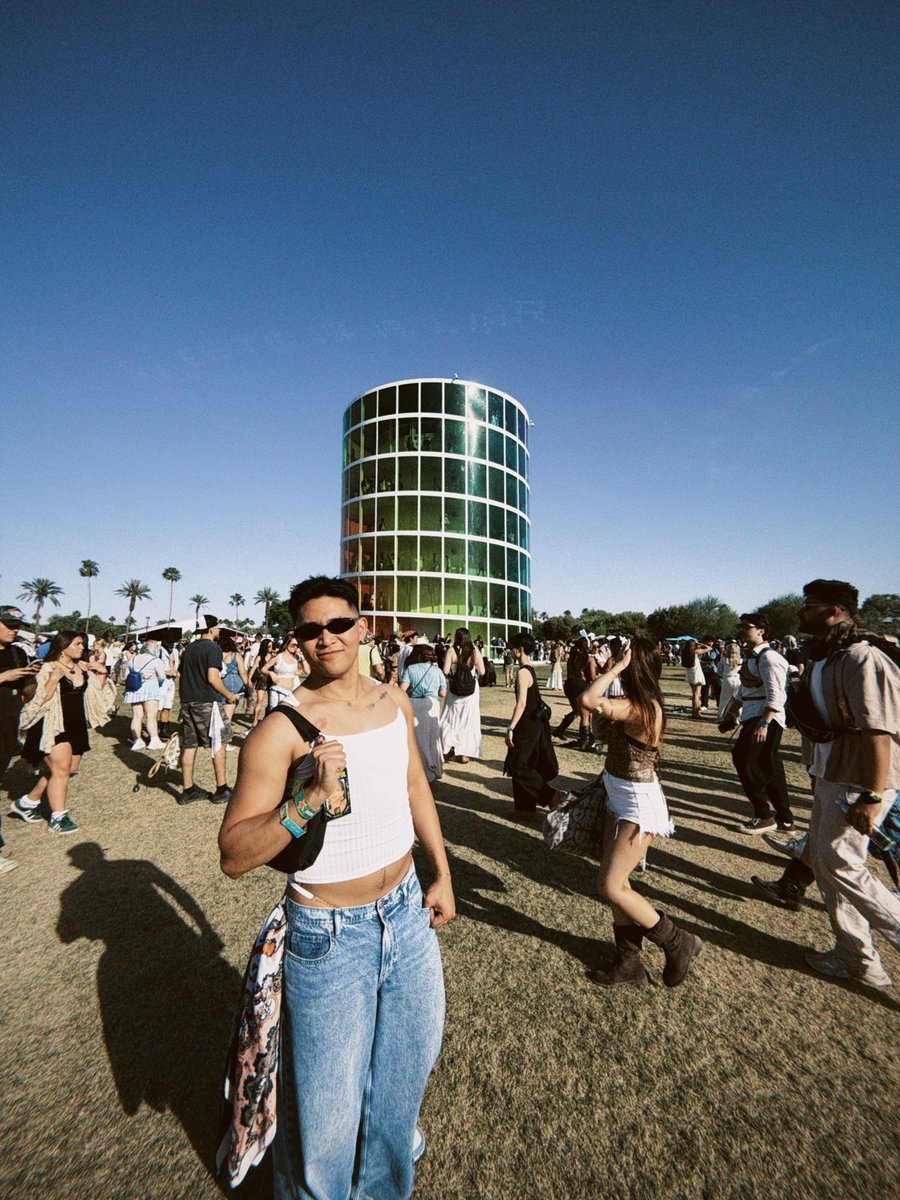 RustiqueTiara's tweet image. Coachella Day 1 🫖🩷 #katchella #pinkyup