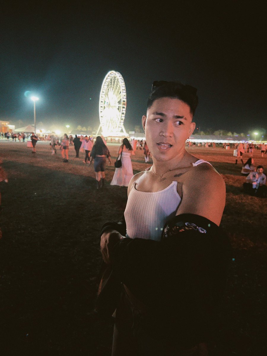 RustiqueTiara's tweet image. Coachella Day 1 🫖🩷 #katchella #pinkyup