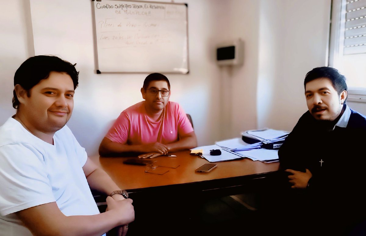 cgtvirch's tweet photo. 📌Nos reunimos con el arquitecto Pablo Villalobos, Secretario de Infraestructura #Rawson y el subsecretario de seguridad ciudadana, Emilio Villagran, unificando criterios en la planificación del desarrollo tecnológico en conectividad de nuestra ciudad capital!📡🖥️
#RwConectada https://t.co/MABrYsyhoD