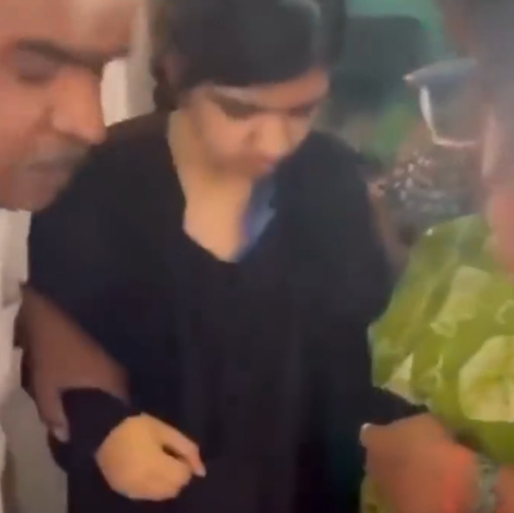 AmitNationlist's tweet image. धर्मांतरण, दुष्कर्म, वेश्यावृति...
चेहरे पर और घबराहट से साफ दिखाई दे रहा है, कि आखिर इस लड़की ने ऐसी क्या क्या यातनाएं झेली होगी...

पुणे का बताया जा रहा ये लव जिहाद का यह मामला बेहद डरावना है...
बात 2019 की है जब 10th कर एग्जाम देने के बाद से एक हिन्दू लड़की अचानक गायब हो गई,