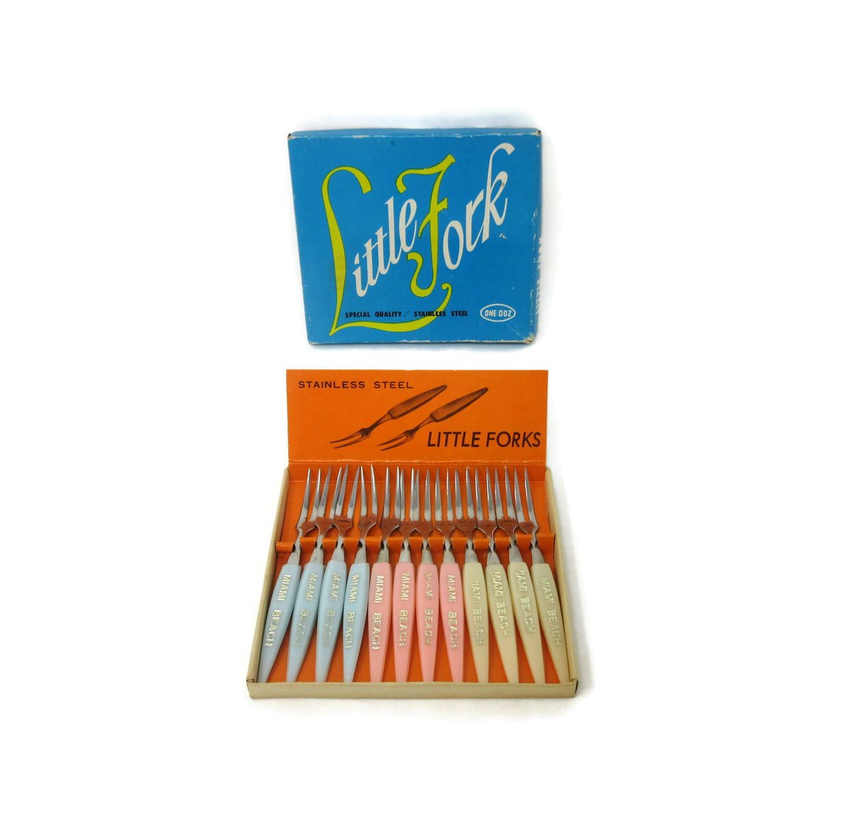 antiquelove22's tweet image. Vintage Little Fork Box of Miami Beach Cocktail Forks Stainless Steel Dozen Retro Hors D'oeuvre Barware Summer Party Entertaining Home Decor tuppu.net/5dc773e0 #etsyseller #vintage #Etsy #CocktailForks