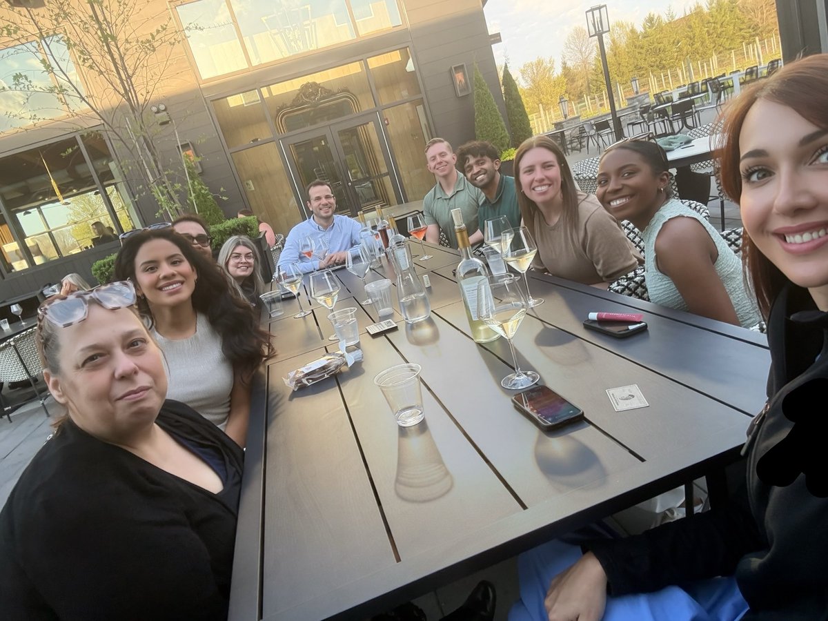 Laura Bukavina tweet media