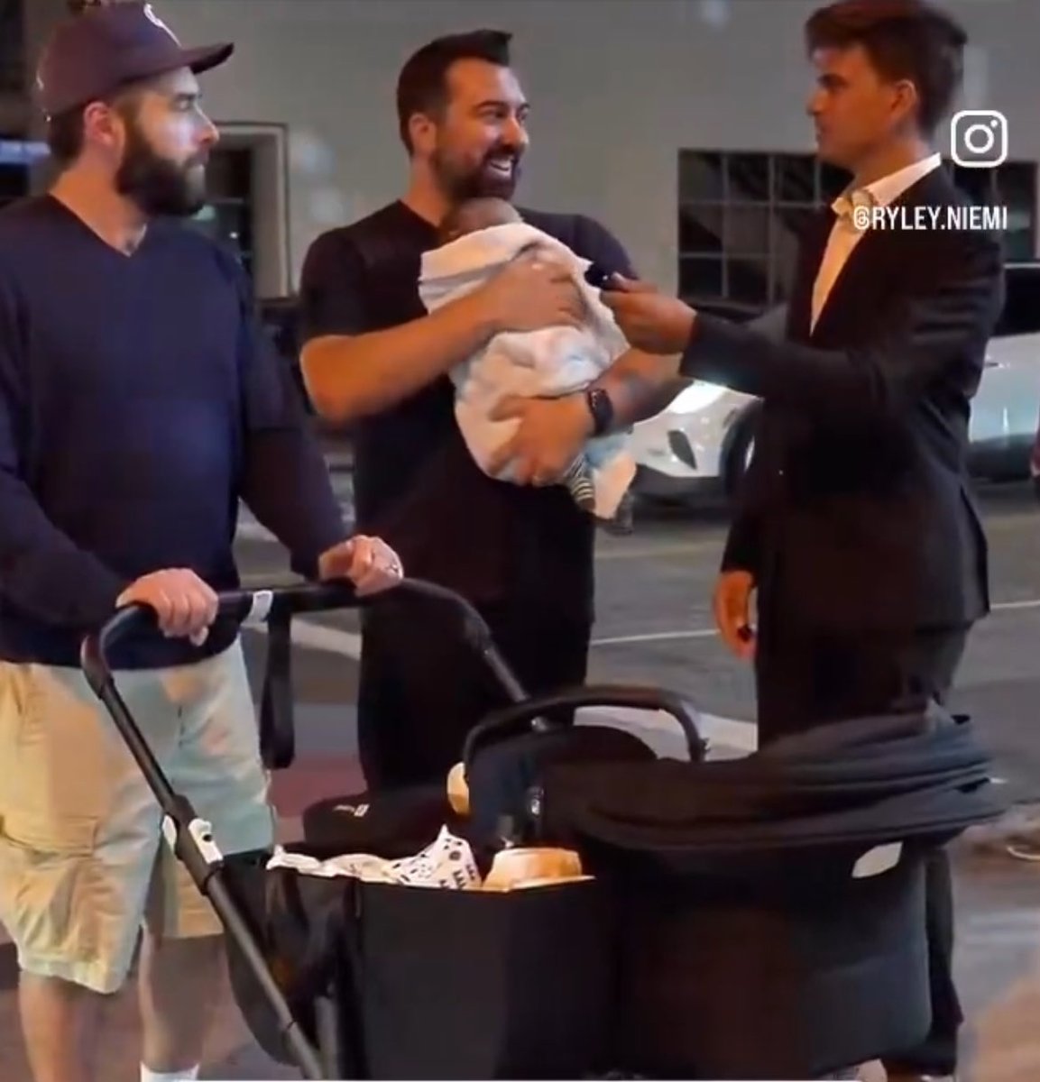 Lionel ✟ tweet media