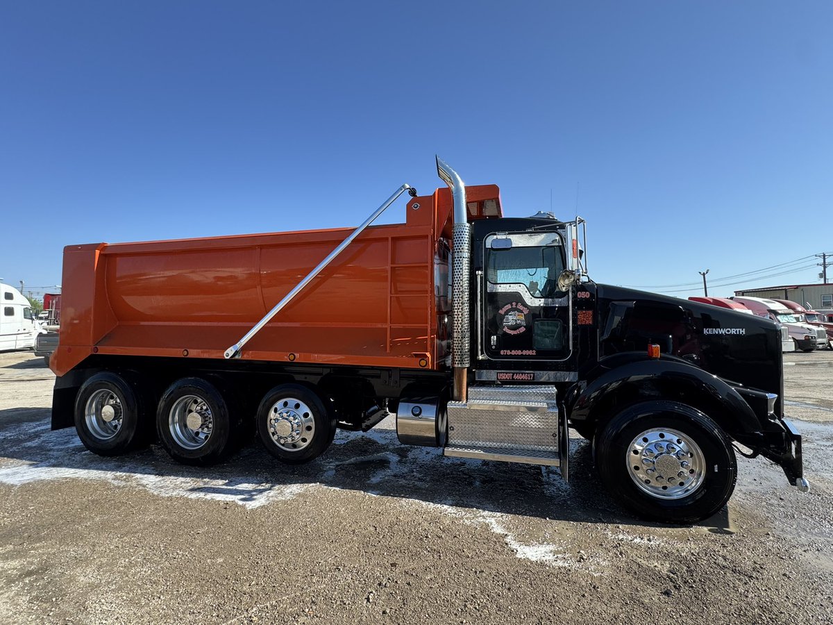 furniss_andrew's tweet image. Out with the old Tri-axle, in with the new tractor and end dump. #makinmoves #lovemyfamily  #makethatmoney
