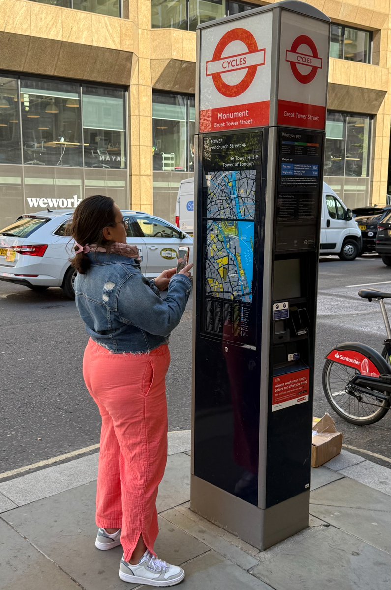 MrBradDean's tweet image. In #London this week, one thing stood out: world-class #wayfinding. The Legible London system, powered in part by local company @T_KartorGEO, shows how geospatial + design shape #urban #exploration. 
Less confusion + more discovery + more engagement = better experience for
