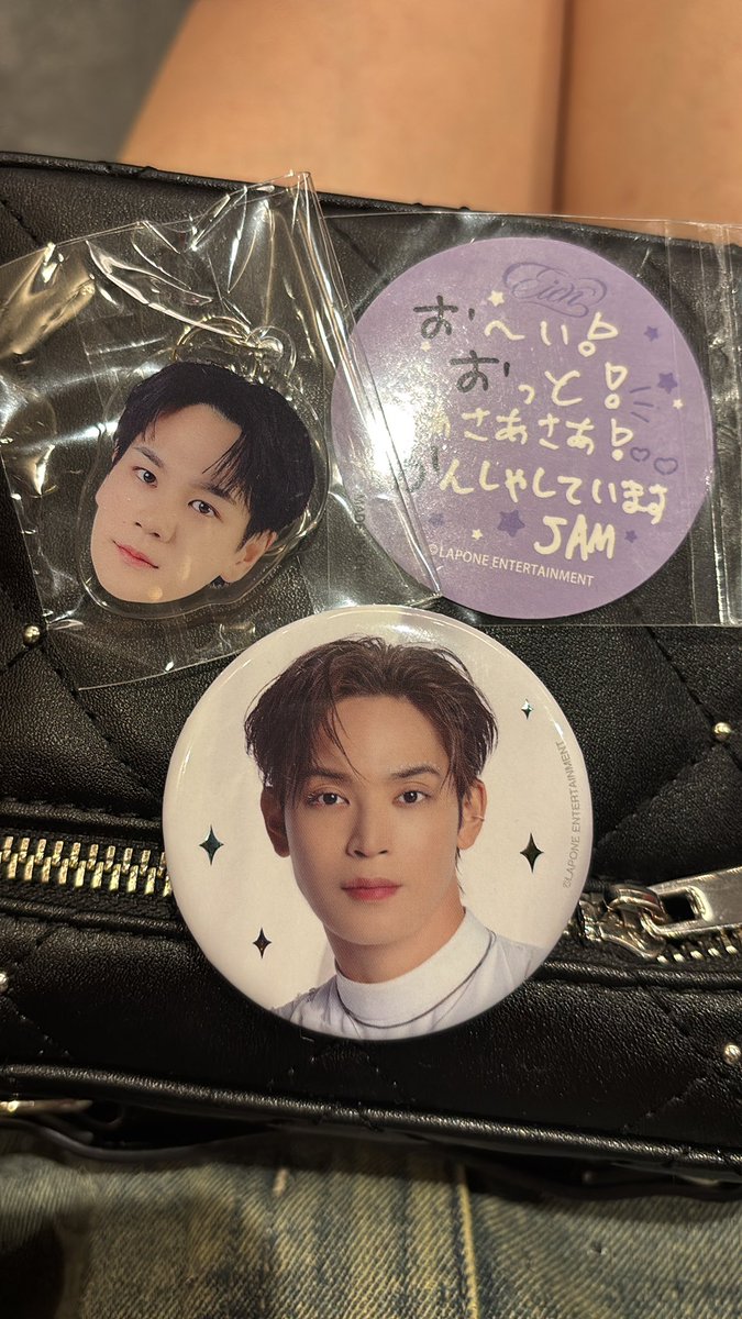 lm0rhk2's tweet photo. JO1 𝑬𝑰𝑬𝑵 交換
譲  写真のもの
求  同種川尻 缶バッチ出来れば真顔
23日の京セラ手渡し
 #JO1  #JO1京セラ  #交換 https://t.co/NeQMOjPx4M